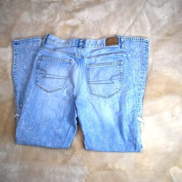 American Eagle Jeans Womens Size 2 Light Blue Highrise Mom Distressed Denim - Picture 13 of 13